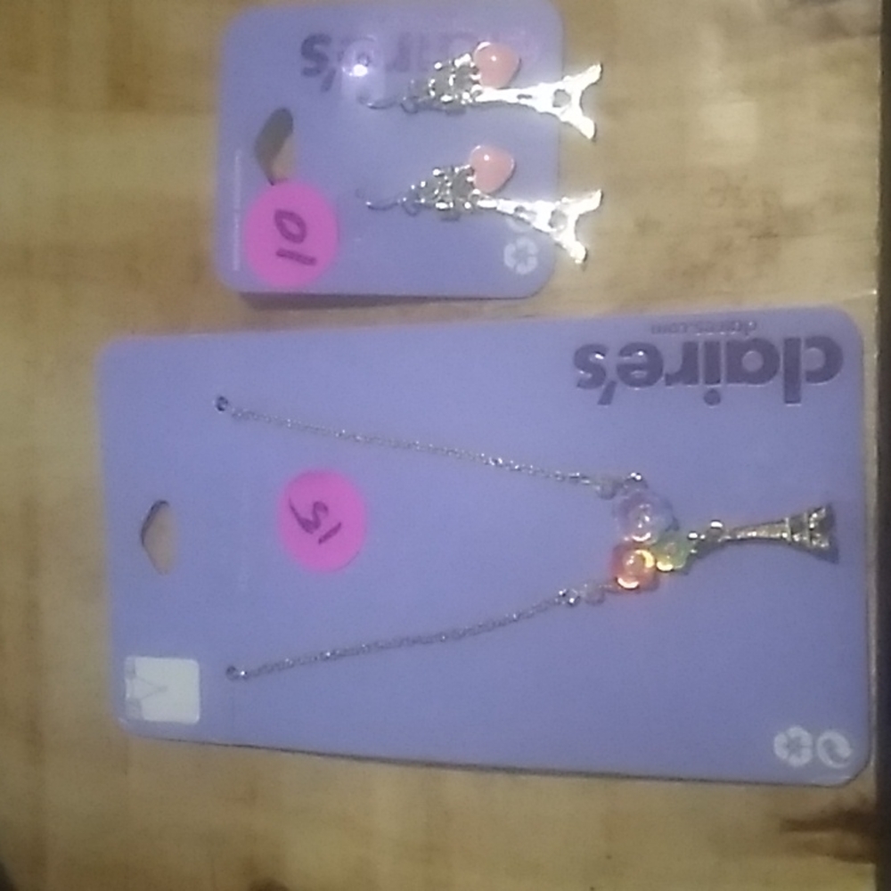 Ears pierced earrings And Necklace - Picture 2 of 4